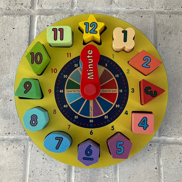 Melissa & Doug wooden clock with removable shape number pieces. Great condition - Picture 1 of 4